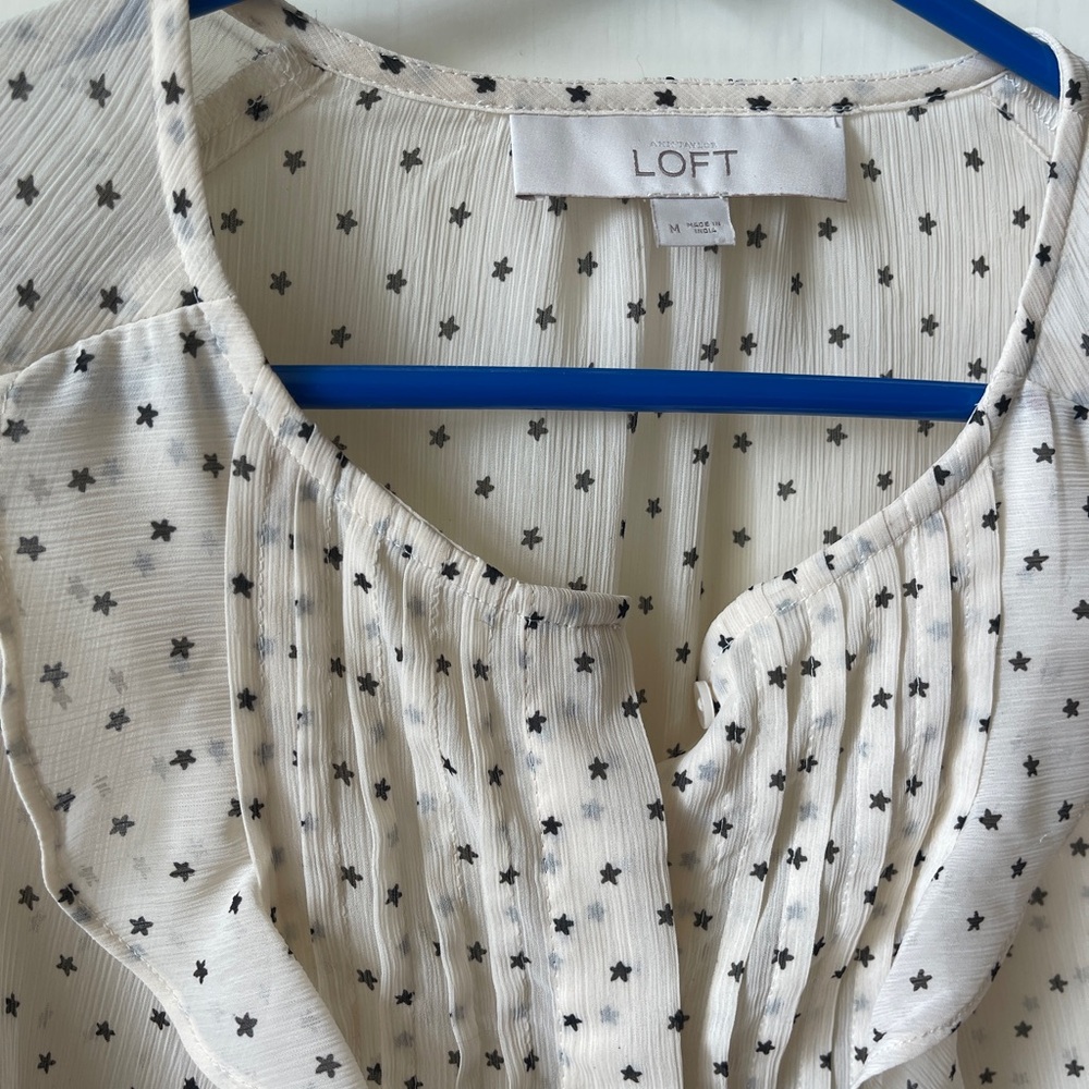 LOFT Women’s M sheer ruffled blouse star pattern